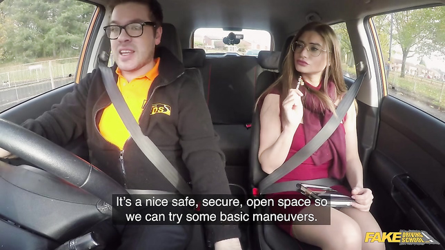 Автоінструктор і учениця: шалений іспит у салоні