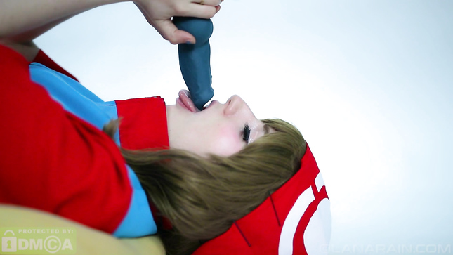 Лана Райан: шалені забави з іграшкою та яскравий фініш